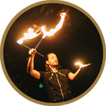 <b>FLAMMENSPIEL & LICHTERZAUBER</b></br><i>Nur als Showergänzung: Feuer- & Leuchtshow mit magischen, interaktiven und klassischen Elementen. Nur outdoor möglich!</i></br> 